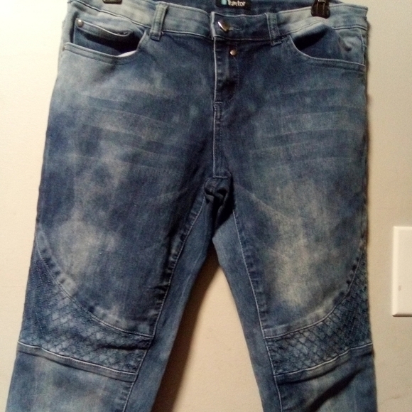 Tractor brand ladies blue jeans. Size 9. Straight leg. - Picture 1 of 7